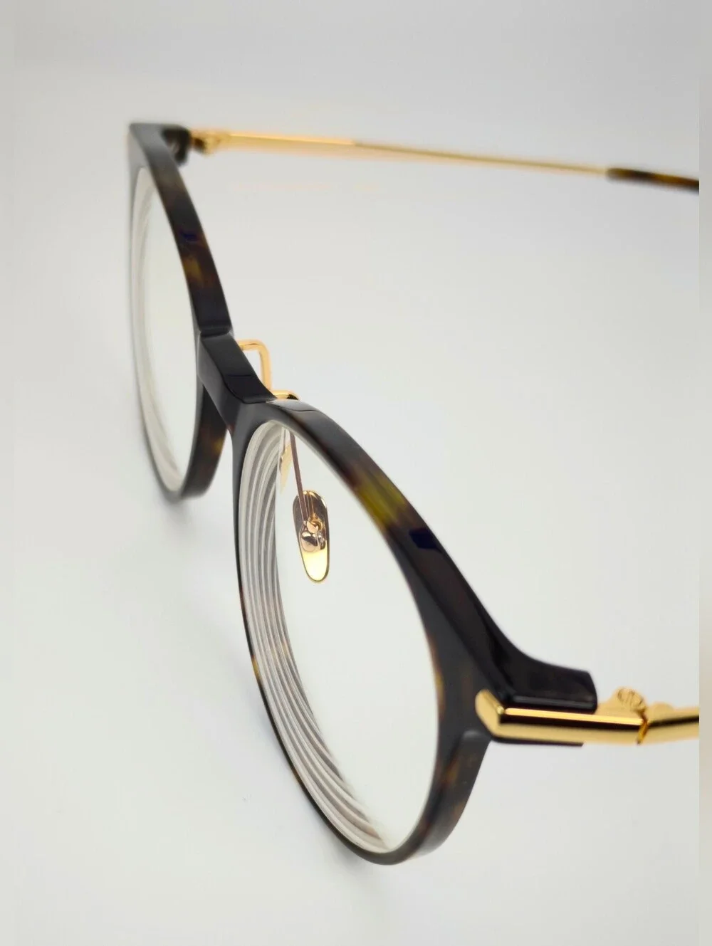 Vast. Classic Tortoise Shell Gold Round Eyeglasses. Elegant. Petite Frame.